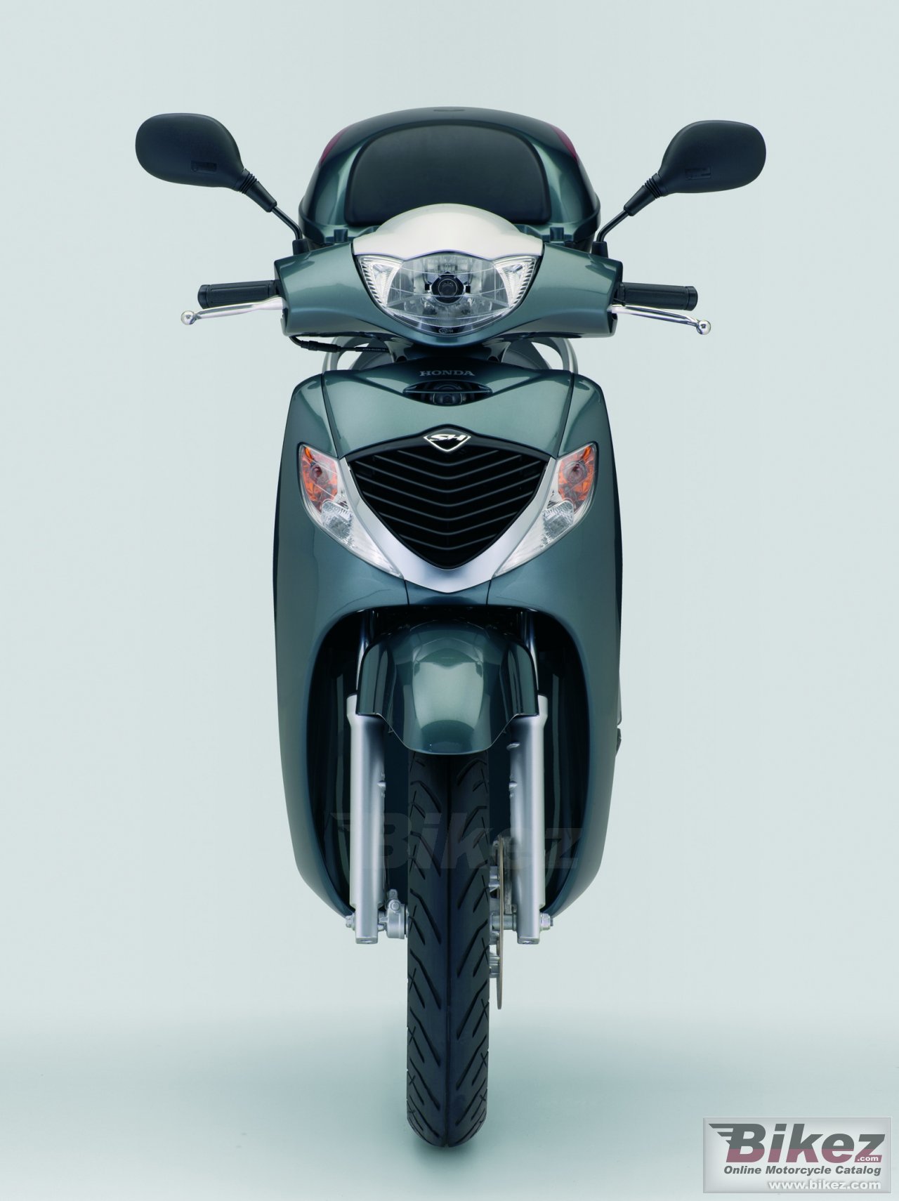 Big Honda sh125i picture and wallpaper from Bikez.com